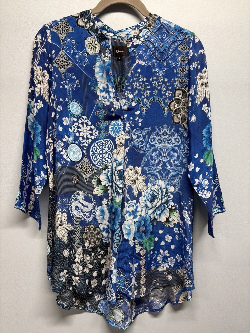 Shana -Women’s Blue Floral Print V Neck 3/4 Sleeve Top Size Small / Viscose Silk